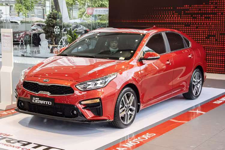 Kia Cerato đã quay trở lại Top 10 xe bán chạy nhất tháng 10 năm 2019 với doanh số 912 xe bán ra, tính đến thời điểm này của năm 2019 mẫu xe của thương hiệu Hàn Quốc đạt 9.215 chiếc xuất xưởng. Hiện nay, Kia Cerato phiên bản cao cấp nhất mới được nâng cấp thêm một số trang bị với mức giá không đổi, hiện xe được bán ra từ 559-675 triệu đồng.