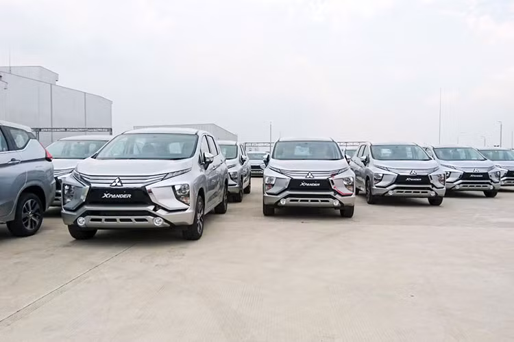 Bất ngờ lớn nhất trong danh sách chính là Mitsubishi Xpander lần đầu tiên vượt qua "ông vua doanh số Toyota Vios" để vươn lên dẫn đầu danh sách với 2.629 xe bán ra. Được biết thời gian tới, Mitsubishi Xpander sẽ chuyển từ nhập khẩu sang lắp ráp để có thể tận dụng ưu đãi thuế, giảm giá thành và chủ động nguồn cung khi nhu cầu với mẫu xe này ngày càng lớn.