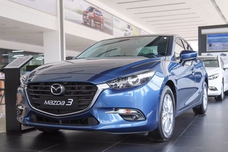 Mazda 3 vẫn đang là lựa chọn số 1 trong phân khúc xe hạng C tại Việt Nam trong tháng 10 với 1.001 chiếc được bán ra. Tính chung từ đầu năm, lượng xe Mazda 3 đã bán đạt 10.947 chiếc. Hiện tại, Mazda 3 2020 đã được ra mắt thị trường Việt Nam với việc bổ sung nhiều công nghệ mới cùng với đó mức giá đã tăng cao bậc nhất phân khúc xe hạng C.