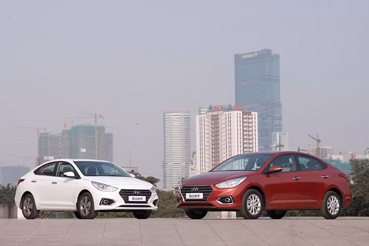 Hyundai Accent là mẫu xe có doanh số tốt nhất của thương hiệu Hàn Quốc tại Việt Nam trong tháng 10/2019 vừa qua với 1.977 chiếc. Doanh số cộng dồn trong 10 tháng đầu năm của Accent ở mức 15.564 xe xuất xưởng. Trong tháng 11/2019, Thành Công Motor không dành bất cứ chương trình ưu đãi nào cho khách hàng mua Hyundai Accent, mức giá niêm yết của xe dao động từ 426,1-547,1 triệu đồng.