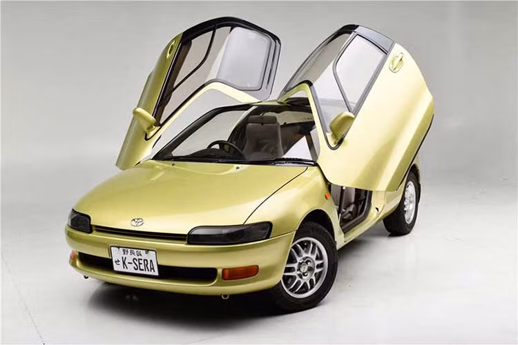 Cảm hứng có thế đến từ bất kỳ thời điểm nào, Gordon Murray đã tiết lộ điều này khi ông thiết kế chiếc McLaren F1 huyền thoại với động cơ lấy từ BMW, carbon nguyên khối từ xe đua Công thức 1. Và những điều đó gói gọn lại trong chiếc xe Toyota Sera 1990 này.