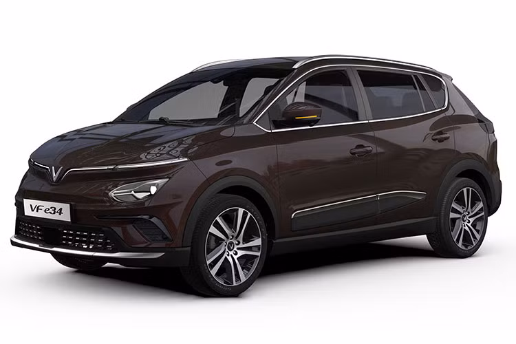 Khách hàng có thể tự sạc pin tại nhà để chủ động về nguồn năng lượng hoặc có thể sạc tại các trạm sạc của VinFast. Nếu sử dụng chế độ sạc nhanh thì chỉ với 15 phút sạc, xe có thể đi được quãng đường 180km. Hiện tại, VinFast đang khẩn trương triển khai xây dựng hệ thống trạm sạc trên khắp cả nước, với mục tiêu đến cuối năm 2021 sẽ có khoảng 40.000 cổng sạc ô tô điện phủ khắp 63 tỉnh thành, đáp ứng tối đa nhu cầu sử dụng của khách hàng.