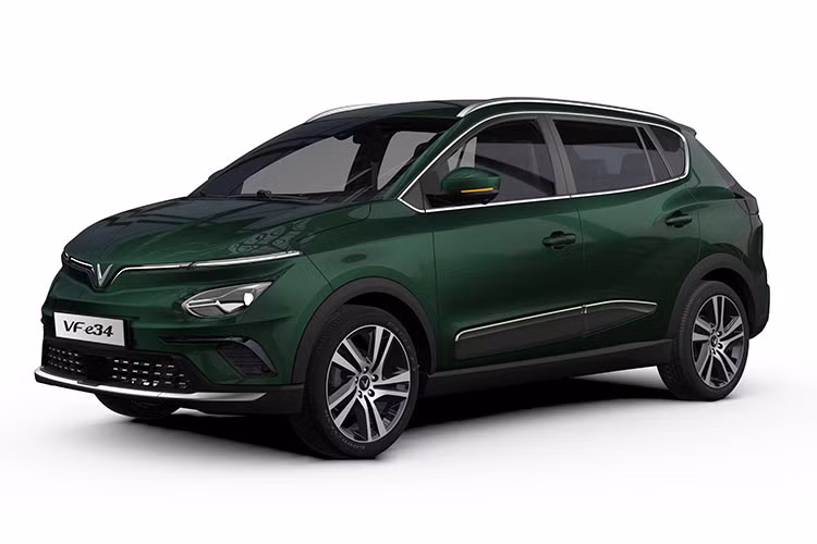 Về đánh giá tính an toàn thì Vinfast VF E34 có 6 túi khí, hệ thống cảnh báo chống trộm, cảnh báo chệch làn đường, cảnh báo phương tiện cắt ngang khi lùi, cảnh báo điểm mù. Cảnh báo luồng giao thông đến khi mở cửa. Ngoài ra, các xe đều có tính năng cập nhật phần mềm từ xa, tự động phát hiện lỗi trên xe và tự động liên hệ với trạm dịch vụ. Tính năng ghi nhớ các thói quen của người sử dụng thường dùng khi sử dụng xe. Điều khiển bằng giọng nói, phần mềm bằng tiếng việt.
