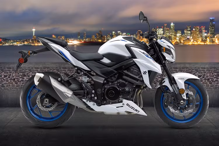 Theo đó, hai màu sắc mới của Suzuki GSX-S750 2019 bao gồm Đen mờ và Trắng, tem xe cũng đơn giản hơn, nhưng rất phù hợp với kiểu dáng thể thao của xe. Các trang bị cũng như hiệu năng vận hành của Suzuki GSX-S750 không có gì thay đổi so với phiên bản cũ.