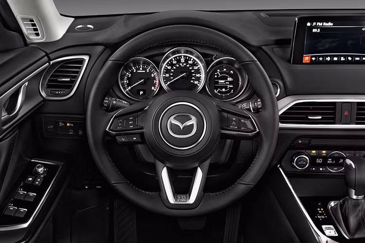 Về trang bị tiện nghi, CX-9 phiên bản Sport sẽ sở hữu hàng ghế trước có sưởi và chỉnh điện ở ghế lái, gương chiếu hậu có sưởi, đèn pha và gạt mưa tự động, hệ thống đèn thích ứng thông minh, mâm xe hợp kim nhôm kích cỡ 18 inch màu xám ánh kim. Thêm vào đó, xe còn có sẵn dàn đèn LED nội thất, kính tối màu phía sau, hệ thống thông tin giải trí kết nối điện thoại cùng màn hình 7 inch, điều hoà 3 vùng độc lập, khởi động không chìa khoá...