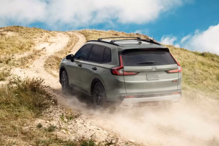 Cung cấp sức mạnh cho CR-V TrailSport thế hệ mới là hệ truyền động hybrid với sự kết hợp của động cơ xăng 2.0L và mô-tơ điện kép cho tổng công suất 204 mã lực.