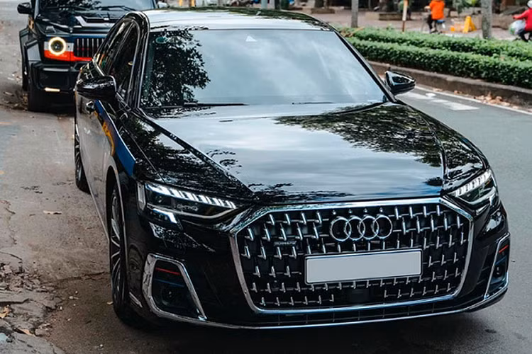 Mức giá xe Audi A8L 2022 khoảng hơn 6 tỷ tại Việt Nam, trước khi sở hữu mẫu xe này Minh Nhựa đã bán chiếc BMW cuối cùng trong garage là chiếc X7 xDrive40i Pure Excellence. Hiện anh vẫn là chủ nhân chiếc Pagani Huayra độc nhất Việt Nam và nhiều mẫu xe đắt đỏ khác như Mercedes-AMG G 63, Rolls-Royce Cullinan,… 