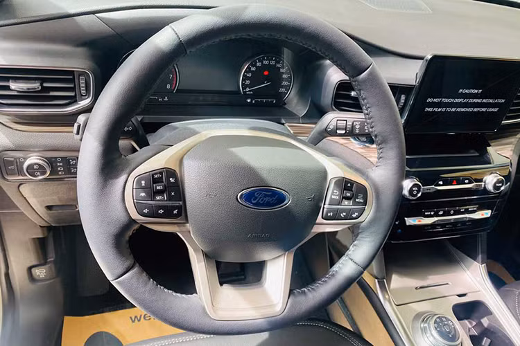 Ford Explorer tai Viet Nam giam gia niem yet toi gan 500 trieu dong-Hinh-2
