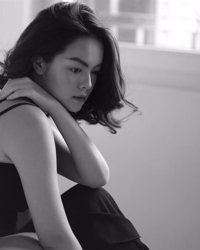 Vợ chồng Thu Trang và Tiến Luật tình tứ bên nhau sau ồn ào cãi vã - Hình 8 Vo chong Thu Trang va Tien Luat tinh tu ben nhau sau on ao cai va-Hinh-8