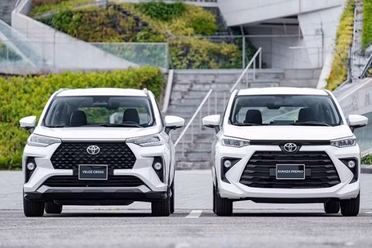 Xếp thứ 10 là Toyota Veloz với 914 chiếc. Tuy vẫn nằm trong top 10, nhưng mẫu xe này đã bị đối thủ Mitsubishi Xpander bỏ lại khá xa. Từ đầu năm 2023, mẫu xe này đang được lắp ráp trong nước với 2 phiên bản là CVT và TOP. Giá bán của Veloz Cross cho 2 bản này lần lượt là 658 và 698 triệu.