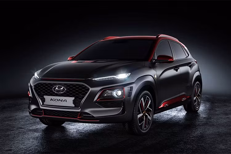 Cuối năm nay, hãng xe Hàn Quốc sẽ bổ sung thêm phiên bản diesel tăng áp và bản chạy điện. Concept thiết kế này sẽ nhanh chóng được đưa vào sản xuất cuối năm nay với số lượng hạn chế. Mẫu xe thương mại đầu tiên sẽ tới tay khách hàng vào quý đầu năm tới năm.