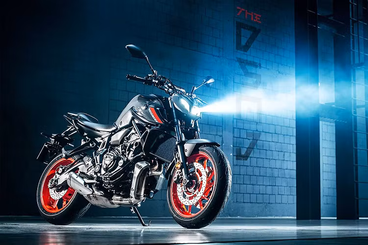 Tại thị trường Châu Âu và Bắc Mỹ, mẫu xe môtô Yamaha MT-07 được coi như một trong những mẫu Hyper Naked bán chạy nhất với khối động cơ 2 xy-lanh 270 độ.