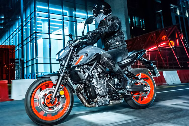 Giá xe Yamaha MT-07 2021 hiện vẫn chưa được công bố. Khi bán ra thị trường, MT-07 2021 mới ẽ cạnh tranh trực tiếp với các đối thủ như Triumph Trident 660 2021, Kawasaki Z650 và Honda CB650F thế hệ hiện tại.