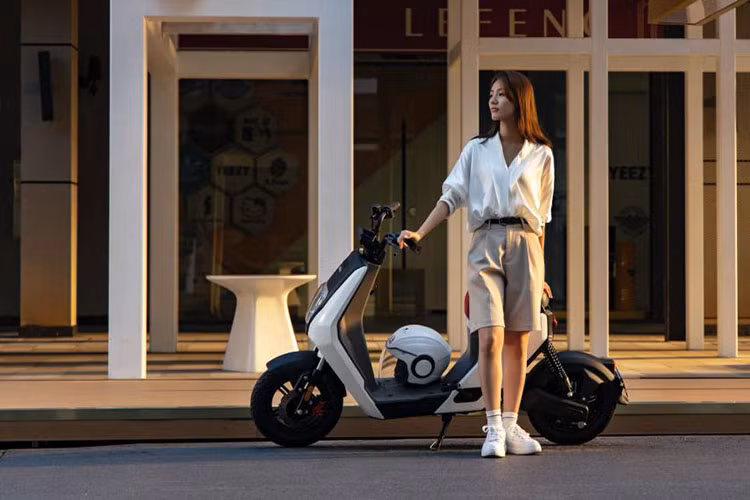 Mới đây nhất, nhà sản xuất Nhật Bản vừa chính thức ra mắt một mẫu xe ga điện Honda U-GO thông qua liên doanh Wuyang-Honda tại Trung Quốc, nhằm cạnh tranh với mẫu xe máy điện khác tại thị trường này.