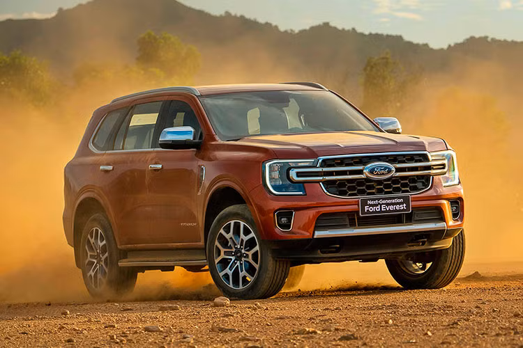 Với doanh số 743 xe, Ford Everest là mẫu xe cuối cùng góp mặt trong top 10 ô tô bán chạy nhất trong tháng 9/2023. Ford Everest là mẫu xe có doanh số dẫn đầu phân khúc SUV cỡ D tại thị trường Việt Nam hiện nay, bỏ xa các đối thủ như Toyota Fortuner, Hyundai SantaFe hay Mitsubishi Pajero Sport. 