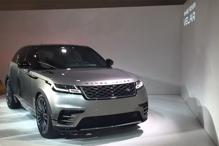 Được ra mắt lần đầu tiên tại London vào đầu tháng Ba vừa qua, xe ôtô Range Rover Velar - mẫu SUV cao cấp mới nhất của Jaguar Land Rover (JLR) đã nhanh chóng nhận được những đánh giá tích cực từ giới truyền thông cũng như những người yêu xe trên toàn thế giới.