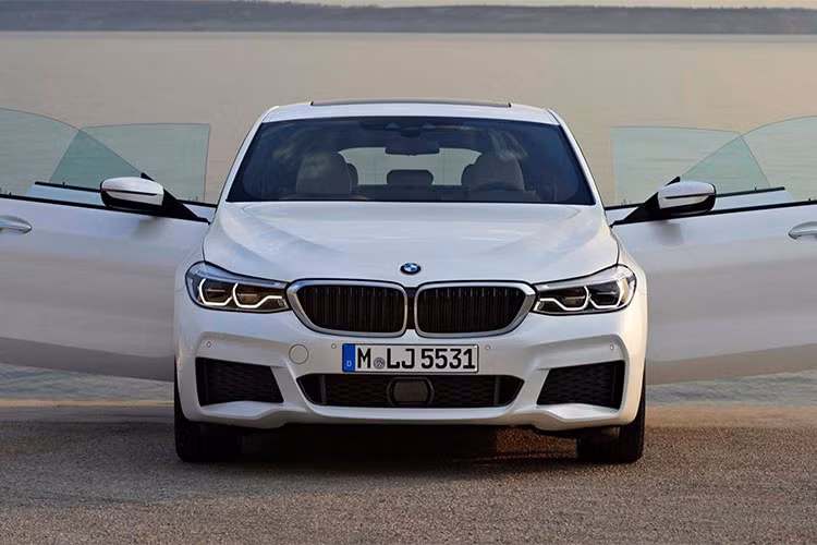 Ở phiên bản 620d, xe có thời gian tăng tốc từ 0 - 100km/h trong khoảng 7,9 giây trước khi đạt tốc độ tối đa 220 km/h. Về trọng lượng, BMW 6 Series Gran Turismo có trọng lượng 1.765 kg (3.891 pound).