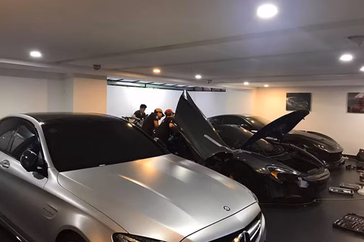 Các phiên bản của McLaren 650S đều được trang bị động cơ V8, tăng áp kép, dung tích 3,8 lít, sản sinh công suất tối đa 641 mã lực. Sức mạnh được truyền tới bánh thông qua hộp số tự động ly hợp kép 7 cấp. Nhờ đó, McLaren 650S Spider có thể tăng tốc từ 0-100 km/h trong 3 giây và đạt vận tốc tối đa khoảng 328 km/h.