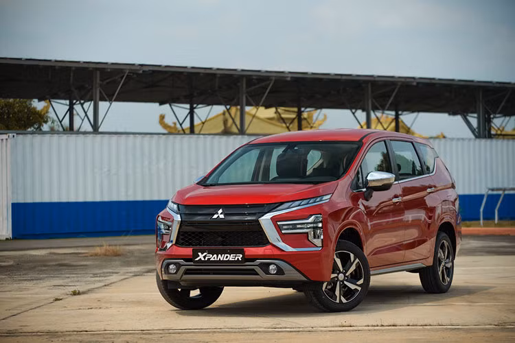 Mitsubishi Xpander len ngoi 