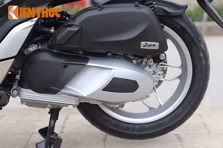Theo công bố từ phía Piaggio thì mức tiêu hao nhiên liệu trung bình của Medley là khoảng 50,2 km/lít. Medley ABS mới sở có trục cơ sở dài 1.396 mm và chiều cao yên 799 mm. Thiết kế tổng thể của mẫu xe tay ga mới này khá gọn gàng, phù hợp với di chuyển trên những đường phố đông đúc.