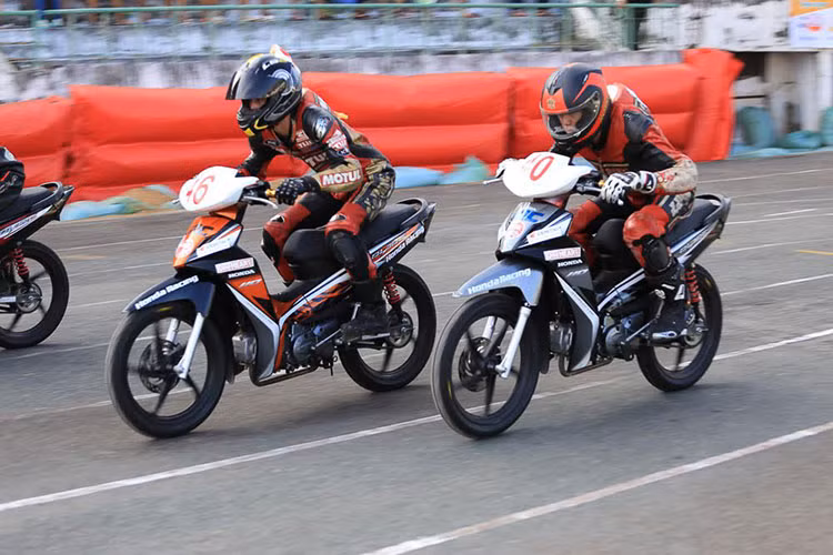 Tại các giải đua mới trong năm 2016 này, Honda Việt Nam không chỉ dừng lại ở 3 hạng mục đua quen thuộc là MSX125, Blade và Wave thị trường mà đã bổ sung thêm hạng mục đua dành cho Winner 150 - mẫu xe côn tay đầu tiên được sản xuất tại Việt Nam.