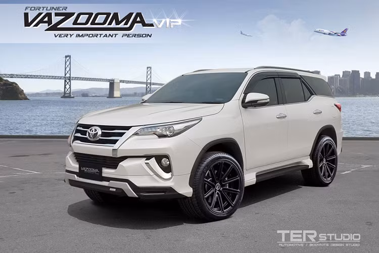 Mẫu xe Toyota Fortuner 2017 hiện đang được độ nhiều nhất với khá nhiều lựa chọn gói phụ kiện trang trí thay đổi phong cách cho chiếc xe này, đặc biệt là tại thị trường Thái Lan. Gói độ này hiện tại cũng đã bắt đầu du nhập về Việt Nam, nơi có lượng xe Fortuner mới tiêu thụ luôn đứng đầu.