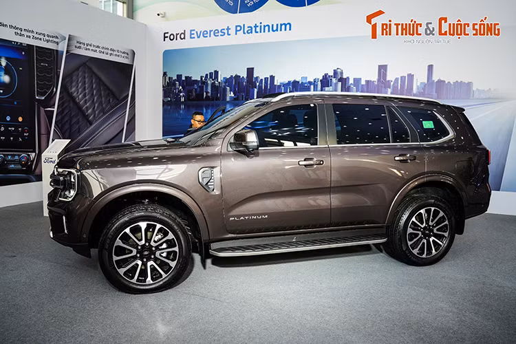 Sự xuất hiện của bản Platinum mới sẽ tăng thêm sự lựa chọn cho khách hàng khi tìm đến mẫu SUV hạng trung của thương hiệu Mỹ. Ngoài ra, bản cao cấp mới với thiết kế và trang bị ấn tượng hơn còn hứa hẹn cải thiện sức cạnh tranh của Ford Everest trước những đối thủ cùng phân khúc.