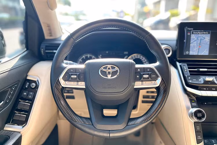Mặc dù mức giá Toyota Land Cruiser 2022 gần 6 tỷ, quá cao so với những khách hàng bình thường. Nhưng đối với tệp khách hàng đi dòng xe này giá xe sẽ không thành vấn đề, miễn là họ có muốn sở hữu hay không. Vì từ trước đến nay, những khách hàng sở hữu Land Cruiser đều khá giả, thậm chí có thể gọi một cách dân dã là những “đại gia” hay “chủ tịch” và họ sẵn sàng chi mạnh để sở hữu xe nếu có nhu cầu.