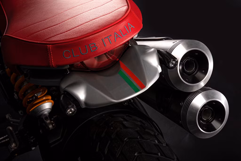 Ducati Scrambler Club Italia được trang bị động cơ V-Twin làm mát bằng không khí, dung tích 1.079 cc, sản sinh công suất 86 mã lực tại 7.500 vòng/phút và mô-men xoắn 88 Nm tại 4.750 vòng/phút. Những tính năng hỗ trợ người lái gồm có hệ thống kiểm soát lực kéo - Ducati Traction Control, tối ưu lực phanh khi vào cua... Xe có 3 chế độ lái là Active, City và Journey.