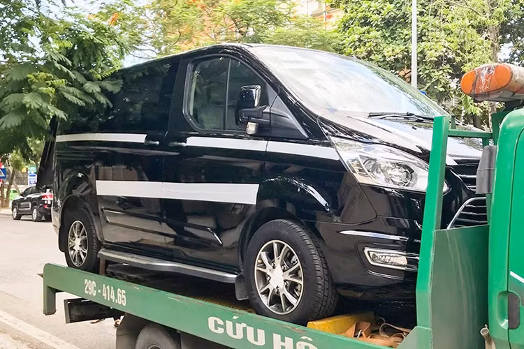 Phân khúc xe 7 chỗ dành cho gia đình đang ngày càng sôi động hơn tại Việt Nam, bên cạnh Kia Sedona đã quá quen thuộc hay Honda Odyssey nhập từ Nhật Bản, thị trường nay đã có thêm Peugeot Traveller và sắp tới sẽ là mẫu xe Ford Tourneo 2019 mới.