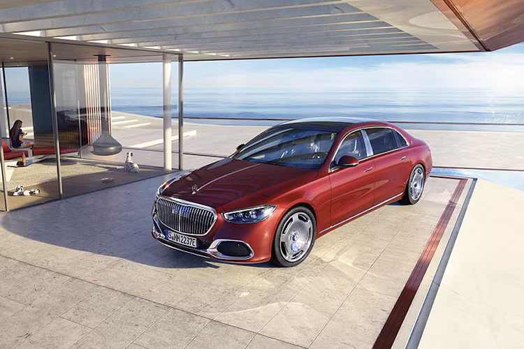 Trước đó, Mercedes-Benz Thái Lan đã phân phối Mercedes-Maybach S580 dùng động cơ V8 Biturbo 4.0L (510 mã lực) kết hợp với hệ thống mild-hybrid EQ Boost. Phiên bản này có giá lên đến 18,3 triệu baht (khoảng 13,6 tỷ đồng), cao hơn đáng kể so với mẫu PHEV.