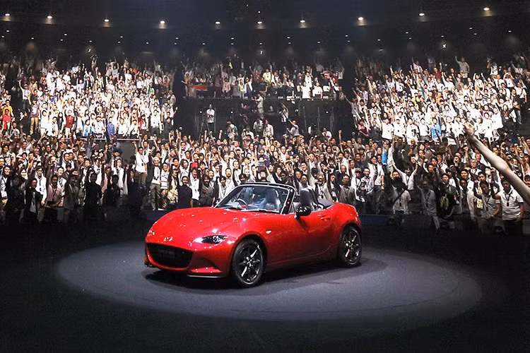  M ẫu xe 2 chỗ mới của Mazda - Mazda MX-5 Miata đã đoạt giải xe convertible cỡ nhỏ xuất sắc nhất. 