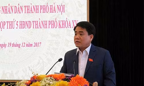 Chủ tịch UBND TP Hà Nội Nguyễn Đức Chung tiếp xúc với cử tri quận Hoàn Kiếm (sau kỳ họp thứ 5 của HĐND TP Hà Nội).