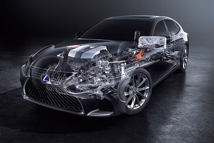 Trong khi đó, LS 500h trang bị công nghệ mang tính tiên phong toàn cầu Multi-Stage Hybrid, kết hợp động cơ xăng V6 3.5L và 2 mô tơ điện, ứng dụng công nghệ phun xăng trực tiếp D-4S tạo ra mô-men xoắn cực đại 350Nm tại tốc độ quay 5.100 vòng/phút.