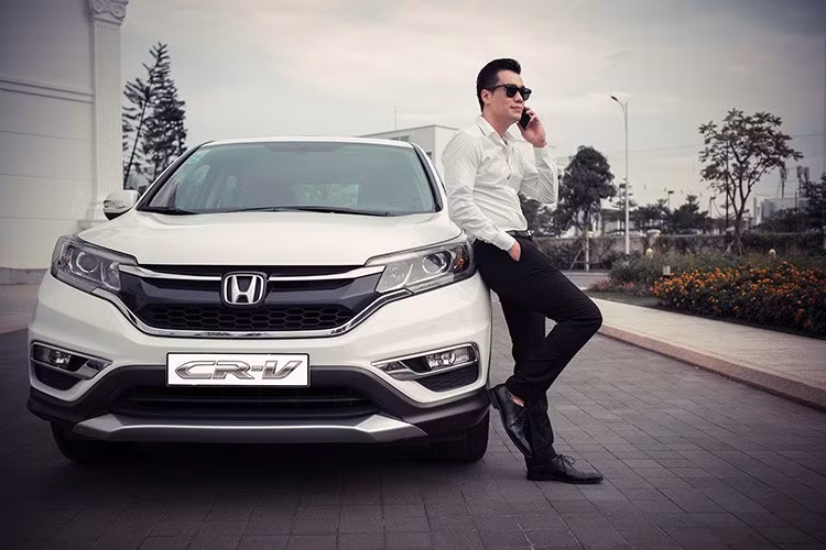 Theo tìm hiểu của phóng viên, với thông tin mức giảm giá khủng nhất kể trên cũng chỉ được Honda ôtô Việt Nam dành cho những xe sản xuất năm 2016 còn phiên bản 2017 mức ưu đãi chỉ ở mức 40-60 triệu đồng. Hiện tại sau 4 tháng đầu năm đã có 945 xe CR-V được bán ra vẫn duy trì con số ổn định hơn 200 xe/tháng.