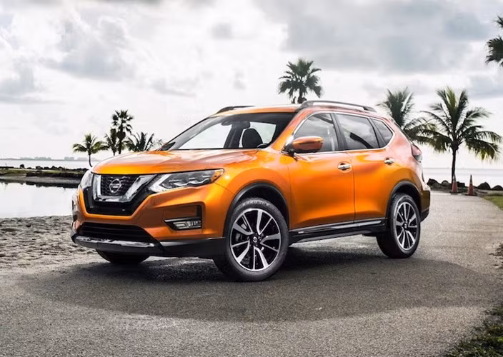 Đối thủ mới ra nhập phân khúc crossover hạng trung tại Việt Nam chính là X-Trail, Nissan cũng đã cho thấy sự mạnh mẽ và quyết đoán của mình sau khi ấn định một mức giá bán lẻ hấp dẫn. Cụ thể, phiên bản Nissan X-Trail đã giảm tối đa đến 85 triệu đồng khi niêm yết giá xe mới ở mức từ 933 triệu đồng và bản cao cấp nhất 2.5L 4WD đang có giá 1.113 tỷ đồng.