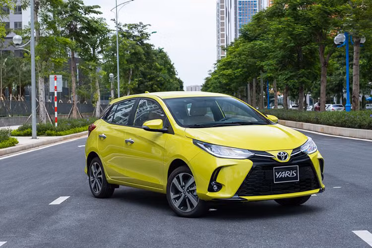 Đứng liền sau là Toyota Yaris và Suzuki Ciaz với cùng doanh số 8 xe. Góp mặt tại phân khúc xe hạng B, nơi có quá nhiều đối thủ mạnh như Toyota Vios, Hyundai Accent hay Honda City.