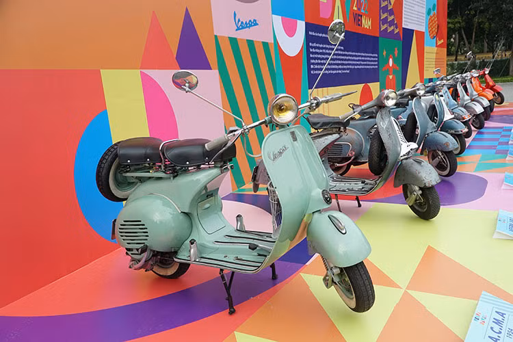 Nhân dịp này công ty Piaggio Việt Nam cũng thông báo một chương trình khuyến mãi chào mừng tháng sinh nhật Vespa, qua đó từ ngày 20/4/2022 đến ngày 30/4/2022, khách hàng mua xe Piaggio &amp; Vespa qua hình thức trả thẳng sẽ nhận được ngay voucher trị giá 1.000.000 đồng. Ngoài ra các khách tham dự ngày hội Vespa 2022 cũng sẽ nhận được 1 coupon mua phụ kiện Vespa giảm 20% trên giá bán chính thức.