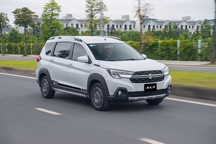 Nguoi dung Suzuki XL7, chay 3 nam chua tim ra ly do doi xe-Hinh-2