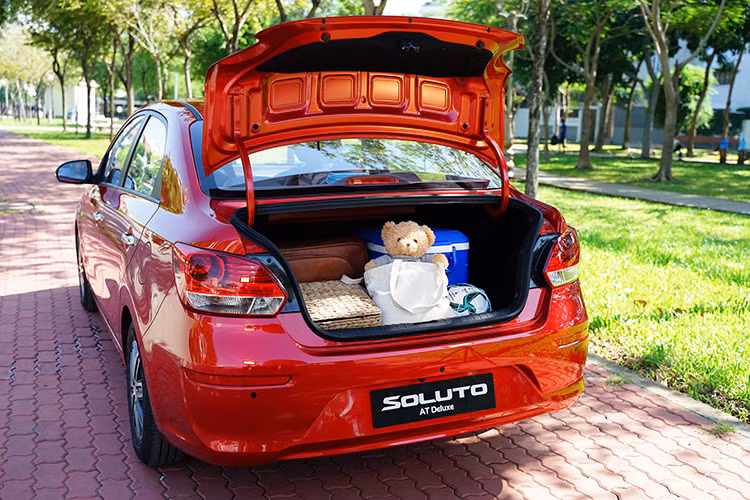 KIA Soluto MT tại Việt Nam được trang bị khối động cơ xăng 1.4L CVVT kép, sản sinh công suất 94 mã lực và 132 Nm mô-men xoắn.