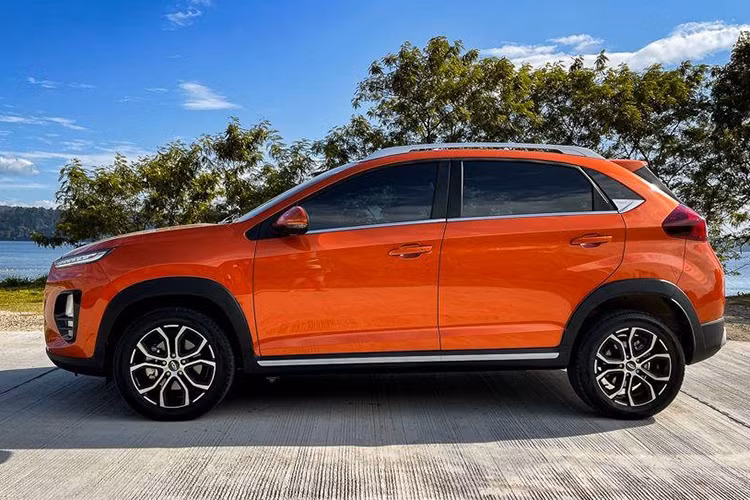 Tiggo 2 Pro 2022 mới là dòng SUV có kích thước tương đương Toyota Raize hay Kia Sonet. Cụ thể, xe sở hữu thông số dài x rộng x cao lần lượt 4.200 x 1.760 x 1.570 (mm). Chiều dài trục cơ sở đạt 2.555 mm. Trọng lượng của Tiggo 2 Pro đạt 1,2 tấn.