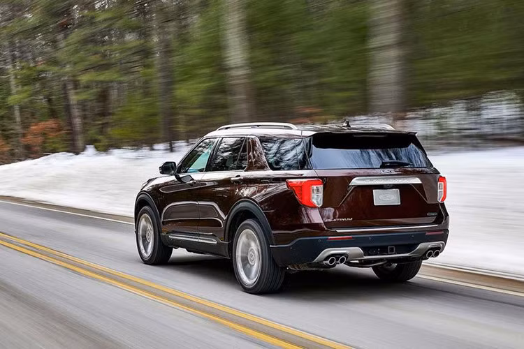 Mẫu xe SUV mới của hãng ôtô Mỹ này sẽ bắt đầu có mặt trên thị trường từ quý II/2019 với giá xe Ford Explorer 2020 khởi điểm từ 32.765 USD (tương đương khoảng 759 triệu đồng), nhỉnh hơn so với người tiền nhiệm đang bán ra tại một số thị trường thế giới khoảng 400 USD.