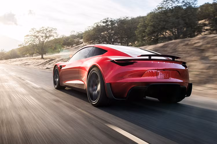 Vận tốc cực đại của xe đạt 400km/h. Hiện kỷ lục thế giới đang thuộc về siêu xe Koenigsegg Agera RS đến từ Thụy Điển với thành tích 447km/h.