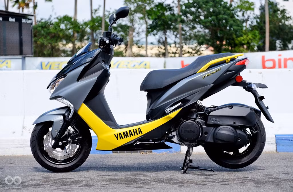 Kiểu dáng của Yamaha Force 155 có nhiều điểm tương đồng với mẫu NVX vừa ra mắt tại Malaysia. Thiết kế thân xe sở hữu những đường nét góc cạnh, thể thao.