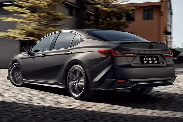 Phiên bản Toyota Camry Glorious Edition đặc biệt này được kỳ vọng sẽ thổi làn gió mới vào dòng sedan hybrid vốn đang giảm sút sức hút tại thị trường lớn nhất thế giới là Trung Quốc.