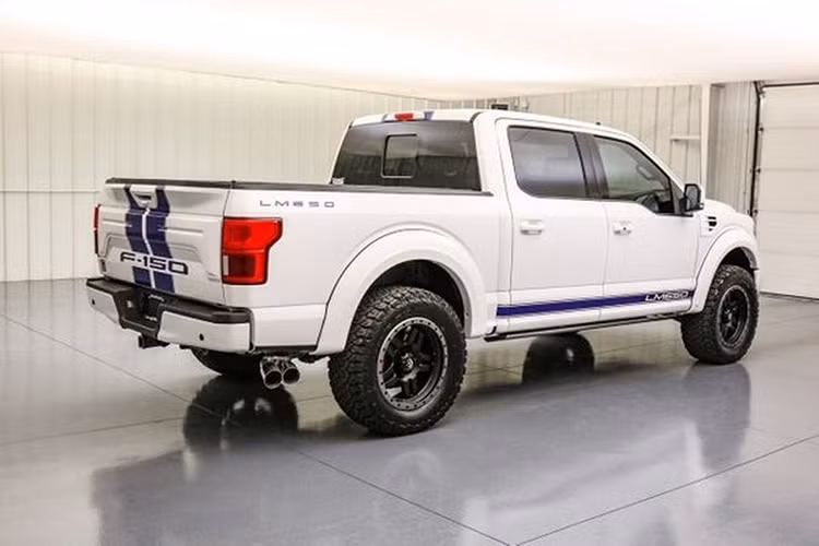 Chưa hết, F-150 còn được cung cấp hệ thống hỗ trợ hỗ trợ kết nối với moóc Dynamic Hitch Assist, hỗ trợ đỗ xe chủ động Active Park Assistant, đèn pha LED bốn chùm và dàn âm thanh Bang &amp; Olufsen mang đến trải nghiệm nghe nhạc thú vị hơn.