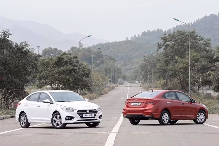 Theo báo cáo doanh số bán hàng của TC Motor tháng 12/2019, mẫu xe Hyundai Accent vẫn bán chạy nhất hãng với 2.168 xe, cộng tổng cả năm có 19.719 xe được xuất xưởng. Đây chính là đối thủ nặng ký nhất với Toyota Vios trong phân khúc hạng B và cái tên Accent cũng thường xuyên góp mặt trong danh sách danh giá này.