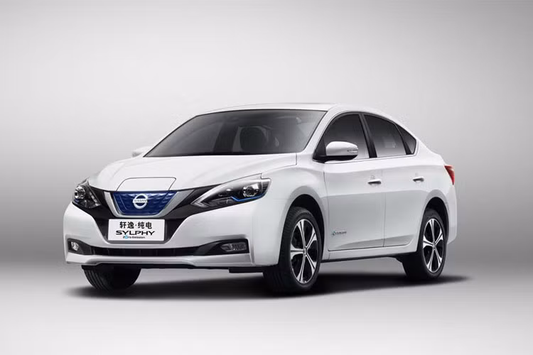 Hãng xe ôtô Nissan sẽ chính thức bày bán xe điện Sylphy ở thị trường Trung Quốc vào giai đoạn sau của năm nay, và nó sẽ gia nhập cùng những phiên bản khác của Sylphy đang sử dụng động cơ đốt trong truyền thống khác. Cùng với Leaf, Sylphy là 1 trong 20 xe điện được Nissan có kế hoạch cho ra mắt trong vòng 5 năm tới.