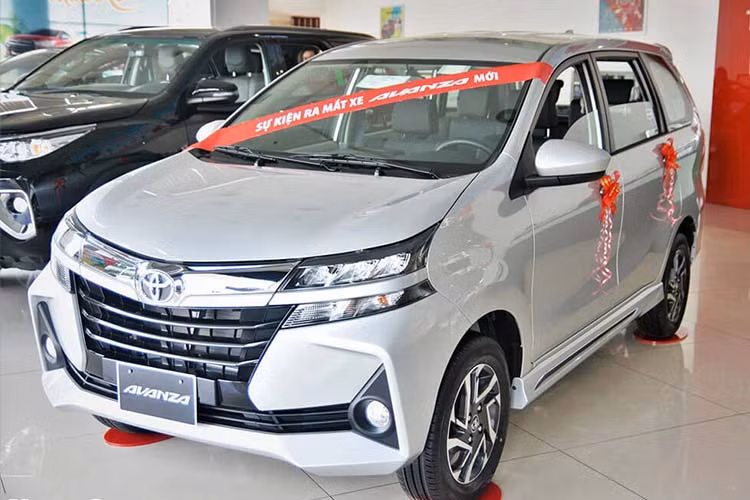 Dù đã được Toyota tung ra bản nâng cấp nhưng trái ngược với sự hấp dẫn của mẫu MPV Mitsubishi Xpander trên thị trường khi lọt vào top 10 mẫu xe ăn khách thì Toyota Avanza lại thường xuyên nằm vào bảng xếp hạng những mẫu xe bán chậm. Toyota Avanza hiện có 3 phiên bản giá dao động từ 544-612 triệu đồng.