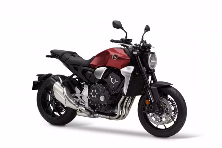 Năm 2017, Honda lần đầu tiên giới thiệu ngôn ngữ thiết kế “Neo Sports Café” mang tới diện mạo mới mạnh mẽ hơn cho dòng xe Naked. Neo Sports Café được lấy cảm hứng từ dòng Café Racer. Mới đây, hãng xe Nhật Bản tại Việt Nam đã chính thức phân phối phiên bản Honda CB1000R 2020 mới với những thay đổi thú vị giúp nâng tầm trải nghiệm về phong cách cho khách hàng.